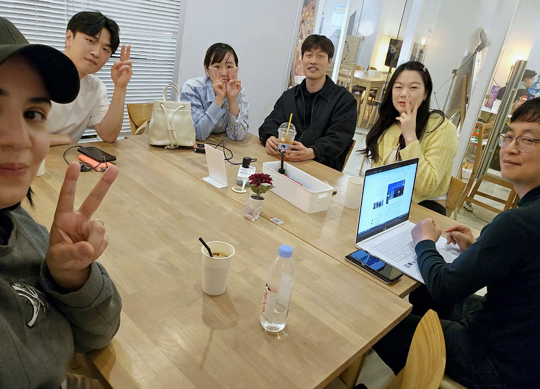 원투스픽 실제 활동 사진: 함께 남긴 모임의 기록