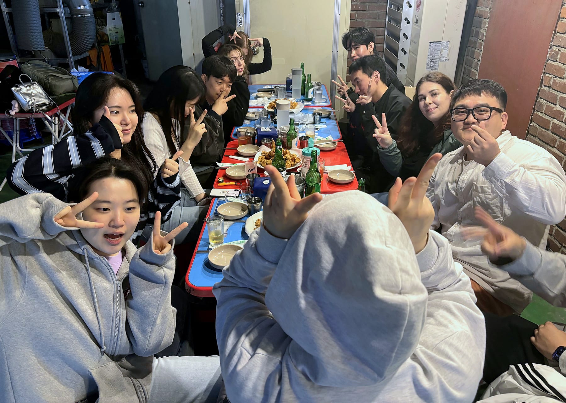 원투스픽 실제 활동 사진: 새로운 사람들과 나누는 즐거운 시간